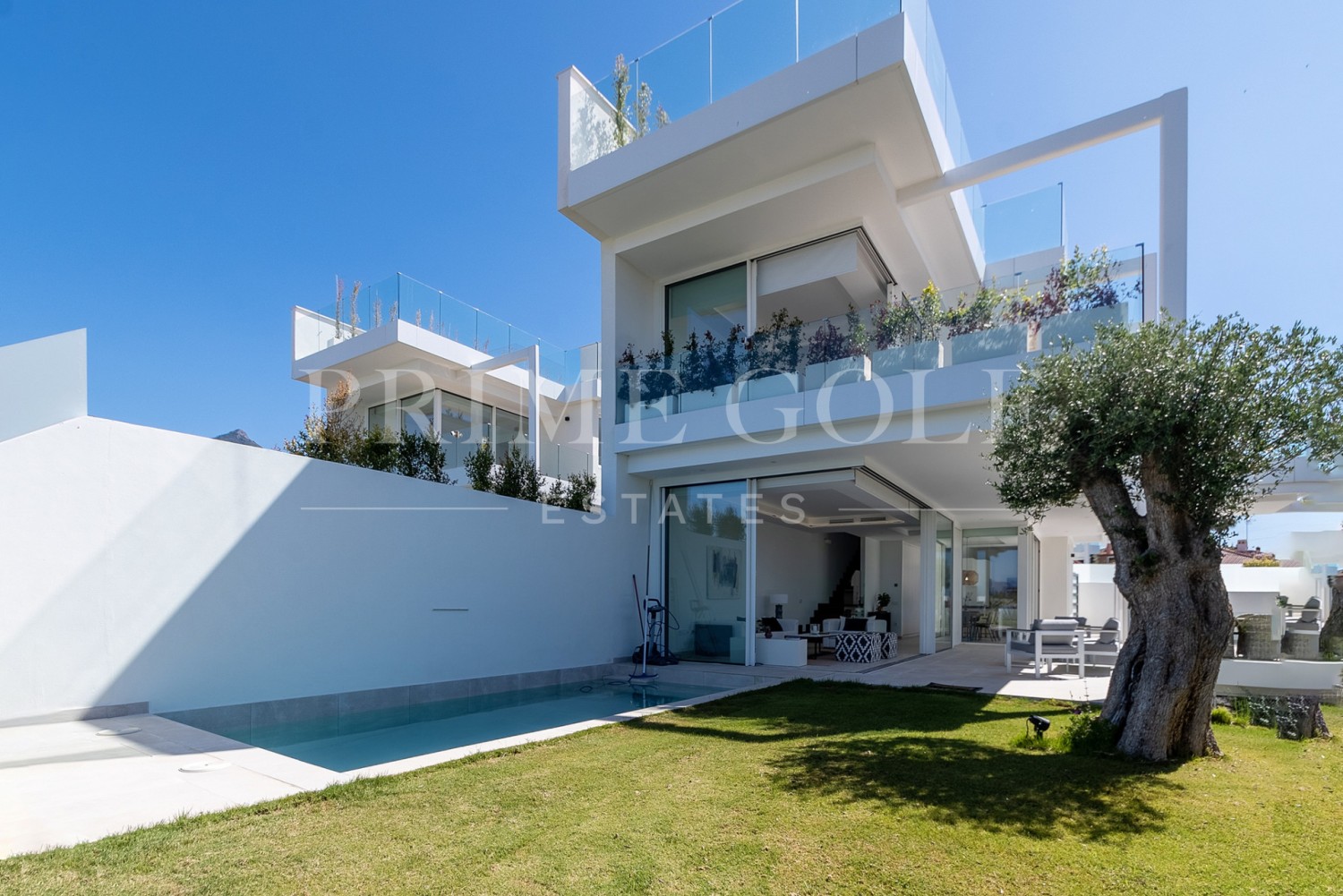 4 bed Villa For Sale in Marbella, Malaga - thumb 3