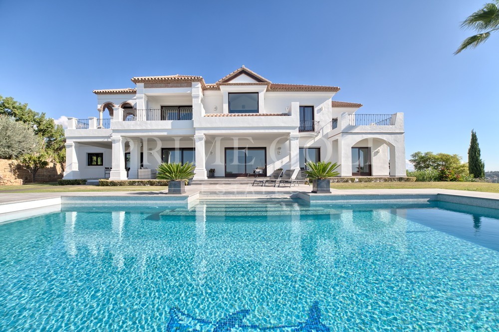 6 bed Villa For Sale in Benahavis, Malaga - thumb 1