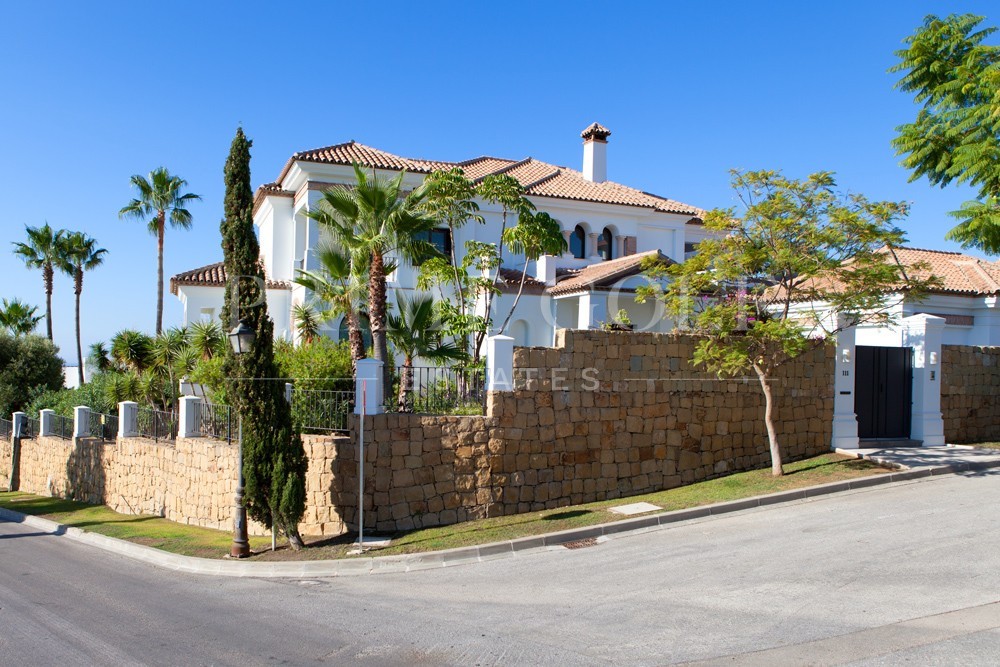 6 bed Villa For Sale in Benahavis, Malaga - thumb 4