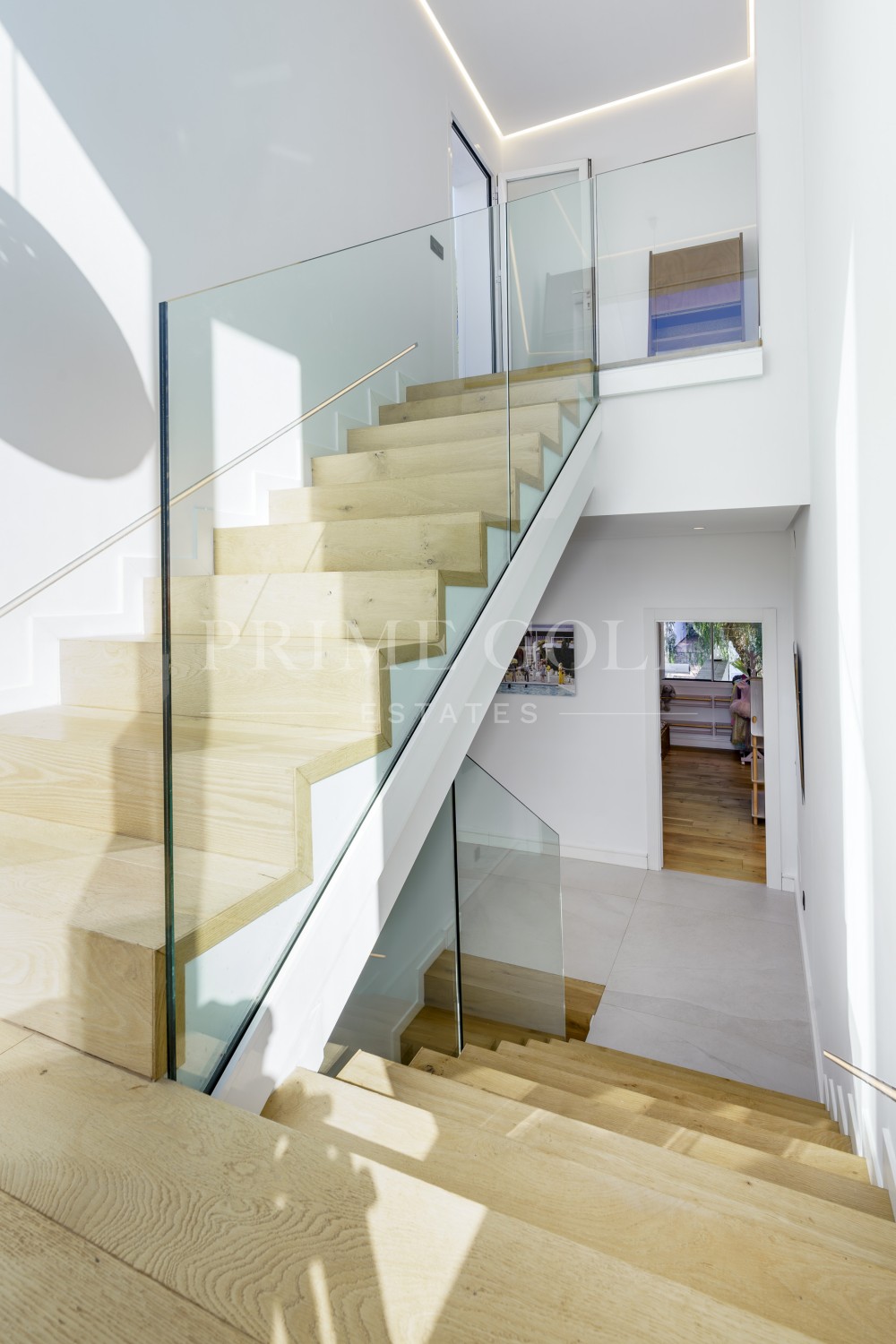 6 bed Villa For Sale in Nueva Andalucia, Malaga - thumb 10