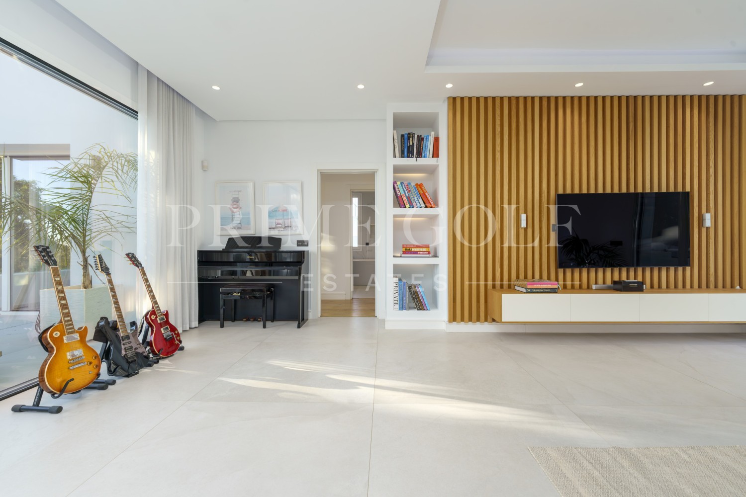 6 bed Villa For Sale in Nueva Andalucia, Malaga - thumb 12