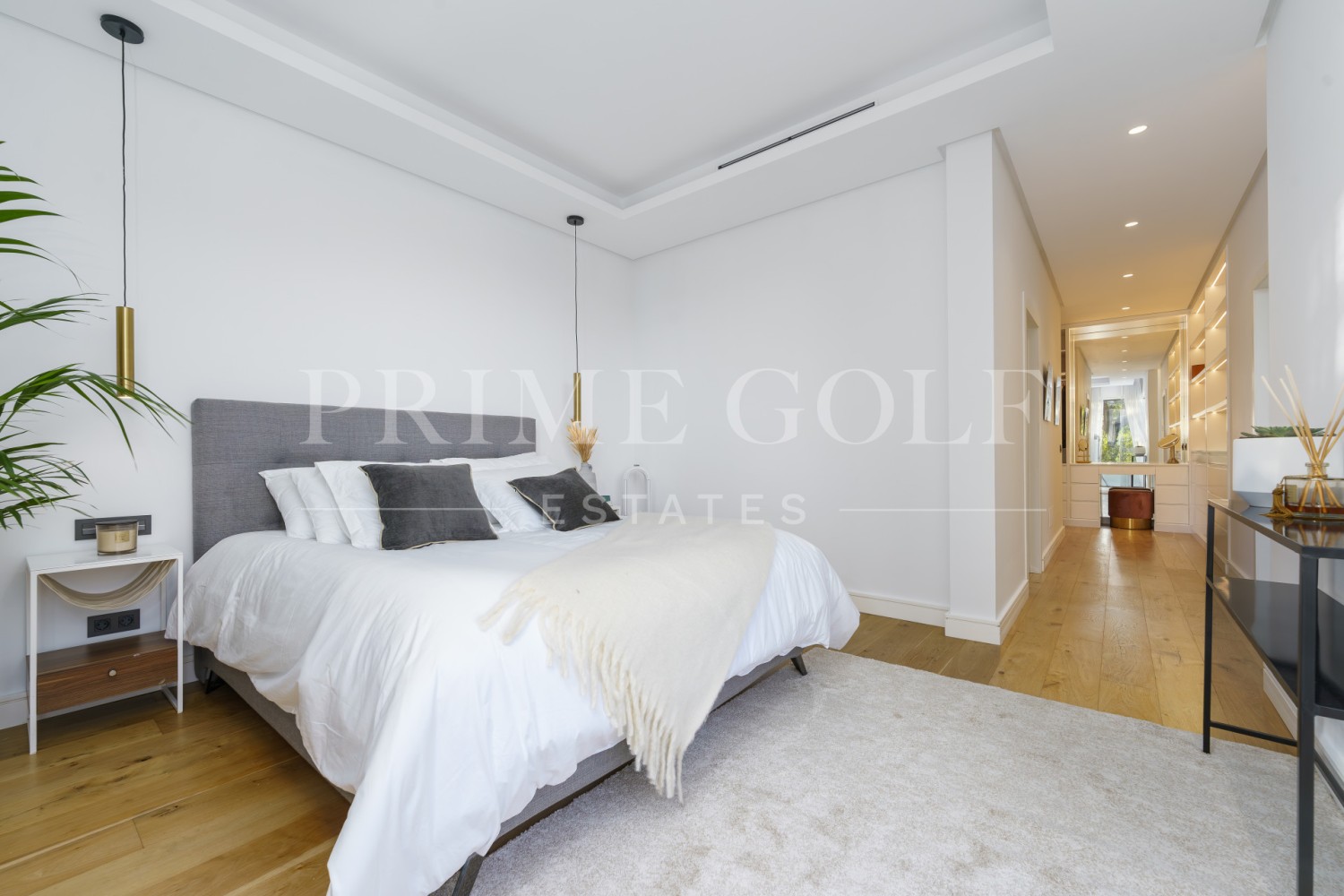 6 bed Villa For Sale in Nueva Andalucia, Malaga - thumb 13