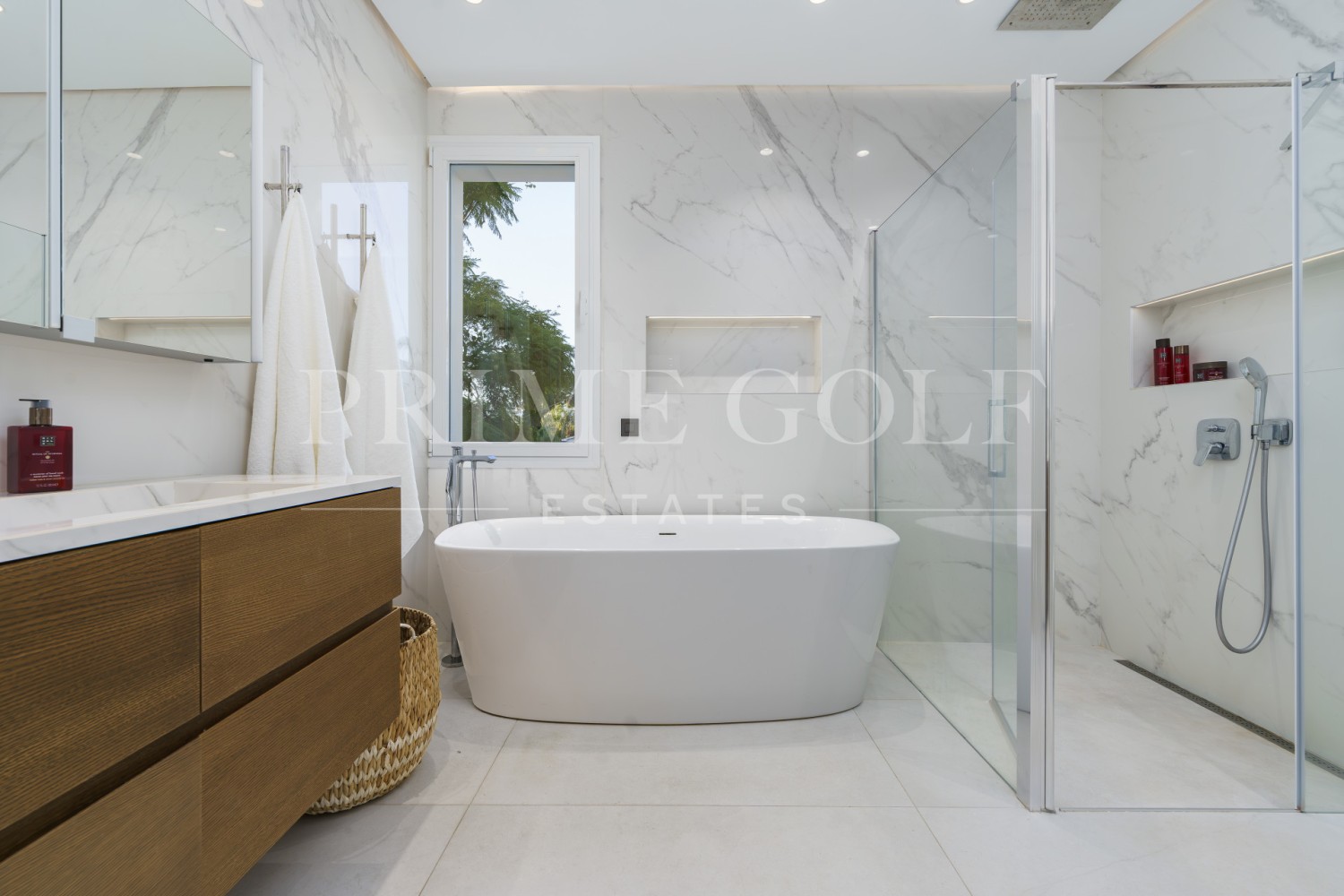 6 bed Villa For Sale in Nueva Andalucia, Malaga - thumb 16