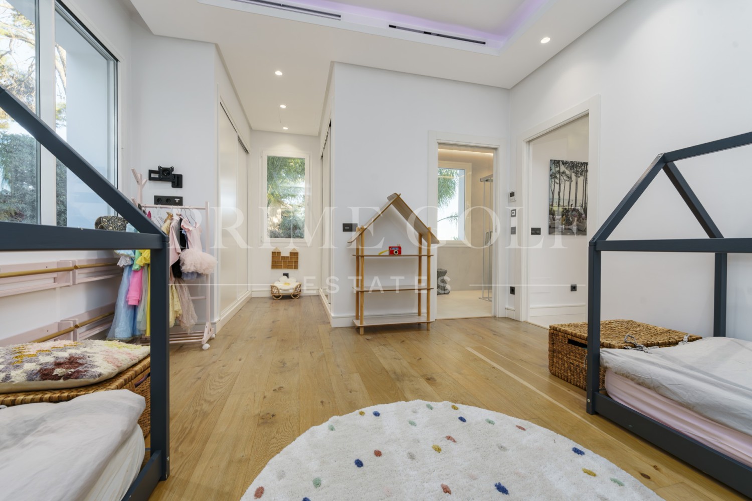 6 bed Villa For Sale in Nueva Andalucia, Malaga - thumb 20