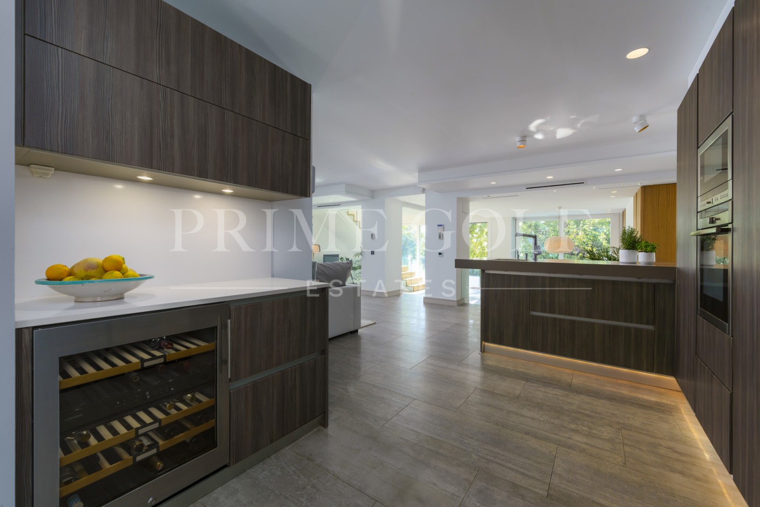 6 bed Villa For Sale in Nueva Andalucia, Malaga - thumb 32