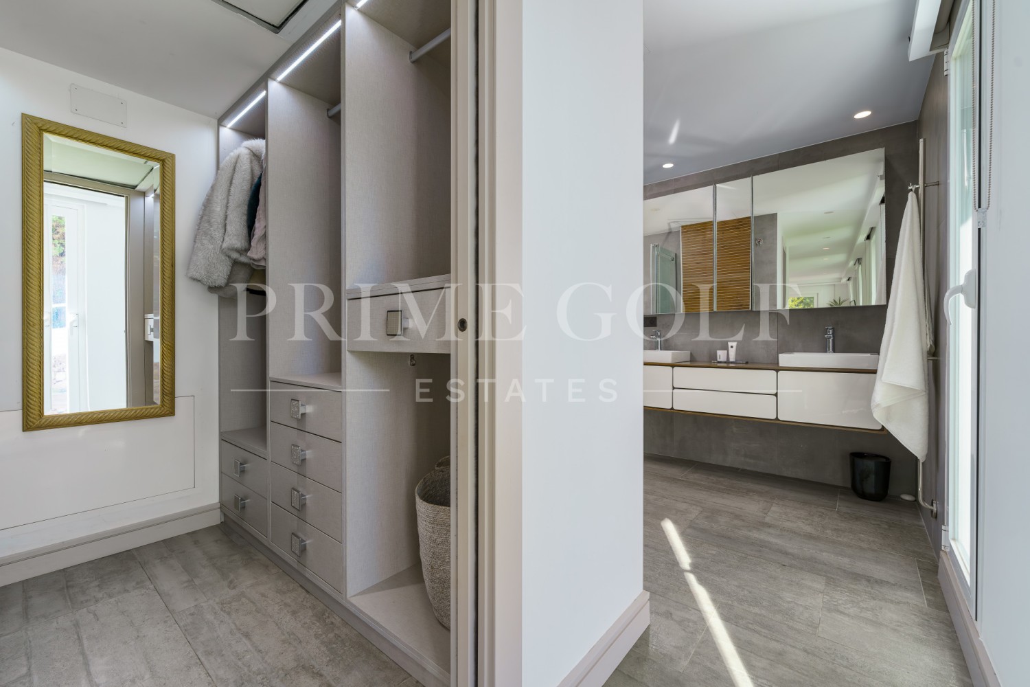 6 bed Villa For Sale in Nueva Andalucia, Malaga - thumb 36