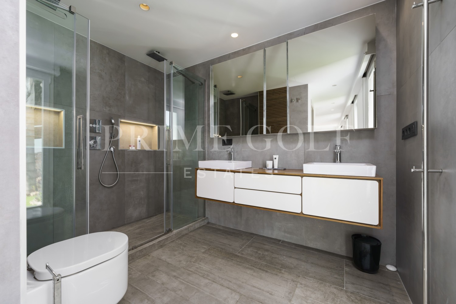 6 bed Villa For Sale in Nueva Andalucia, Malaga - thumb 37