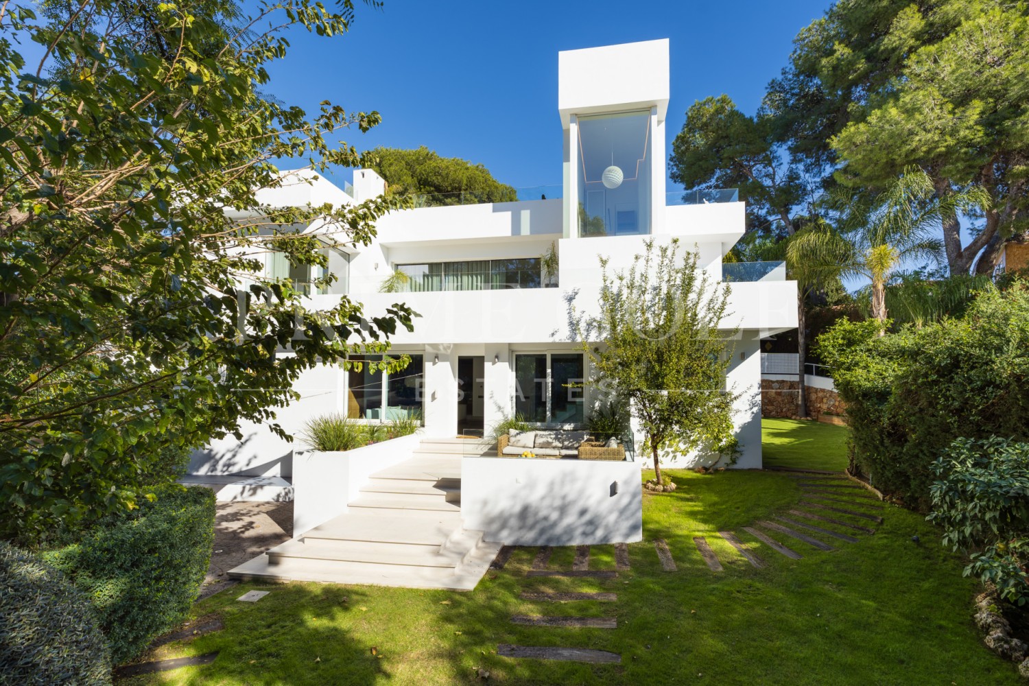 6 bed Villa For Sale in Nueva Andalucia, Malaga - thumb 41