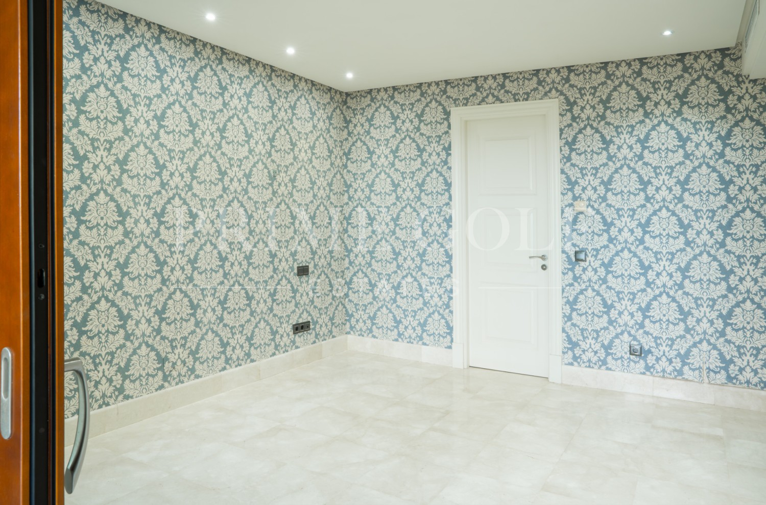 1 bed Apartment For Sale in Estepona, Malaga - thumb 11