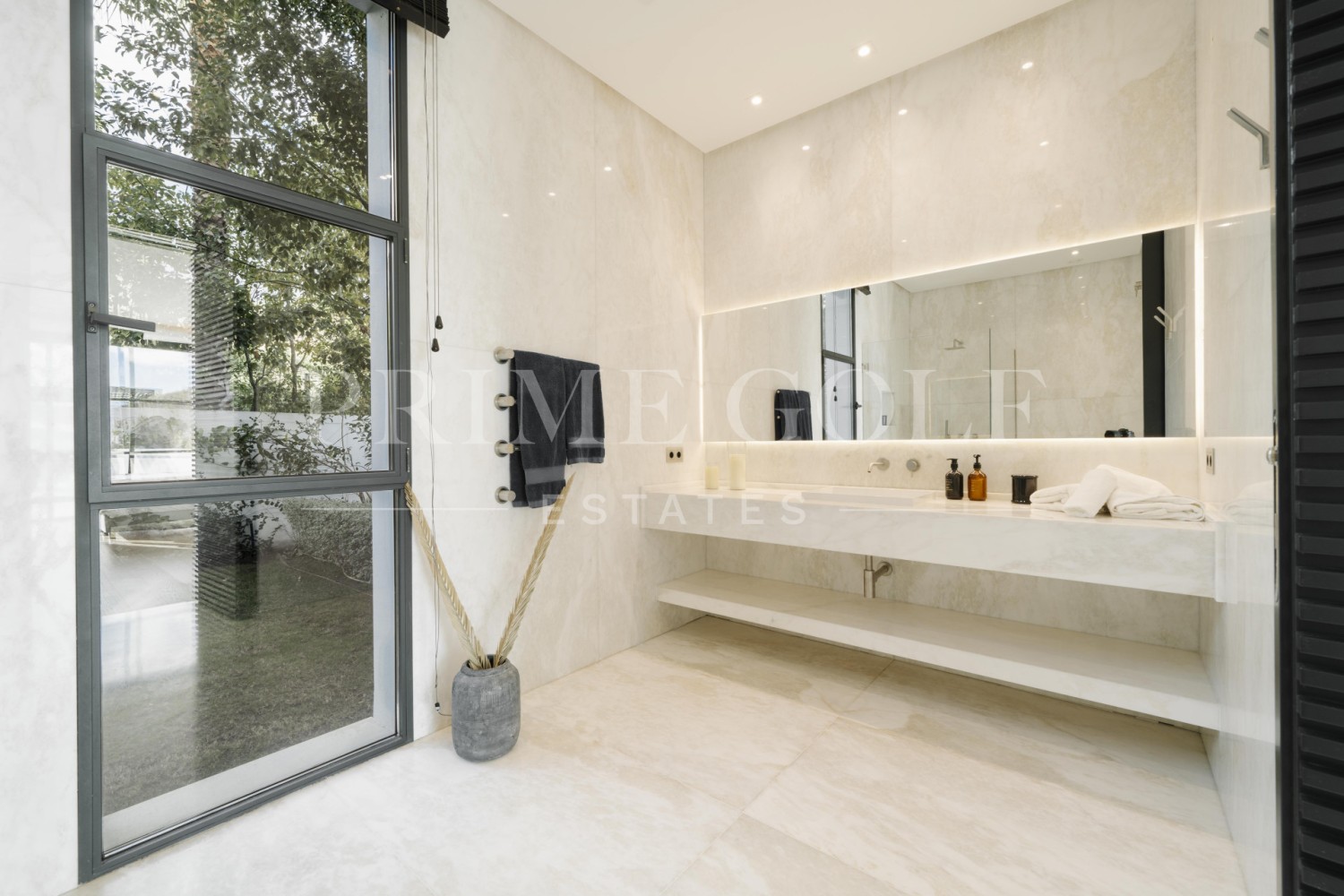 6 bed Villa For Sale in Benahavis, Malaga - thumb 26